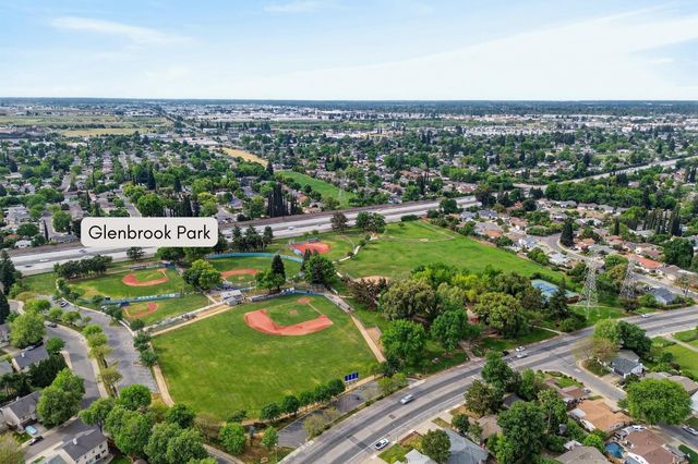 49 Waterglen Cir, Sacramento, CA 95826