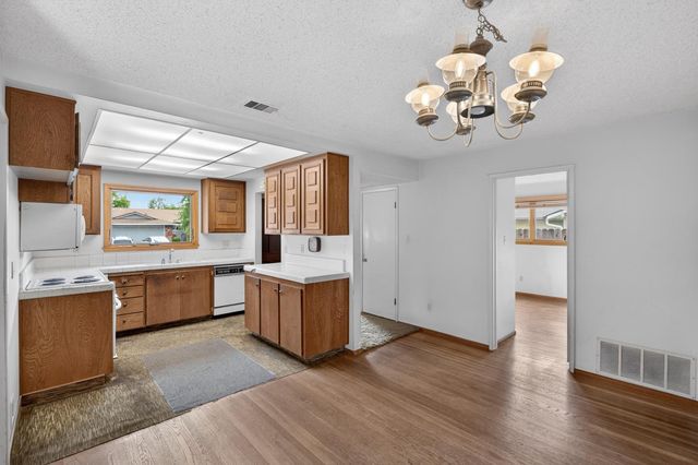 49 Waterglen Cir, Sacramento, CA 95826