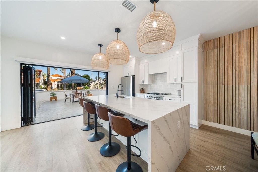Image 14 of property listing at 511 9th, Huntington Beach, CA 92648