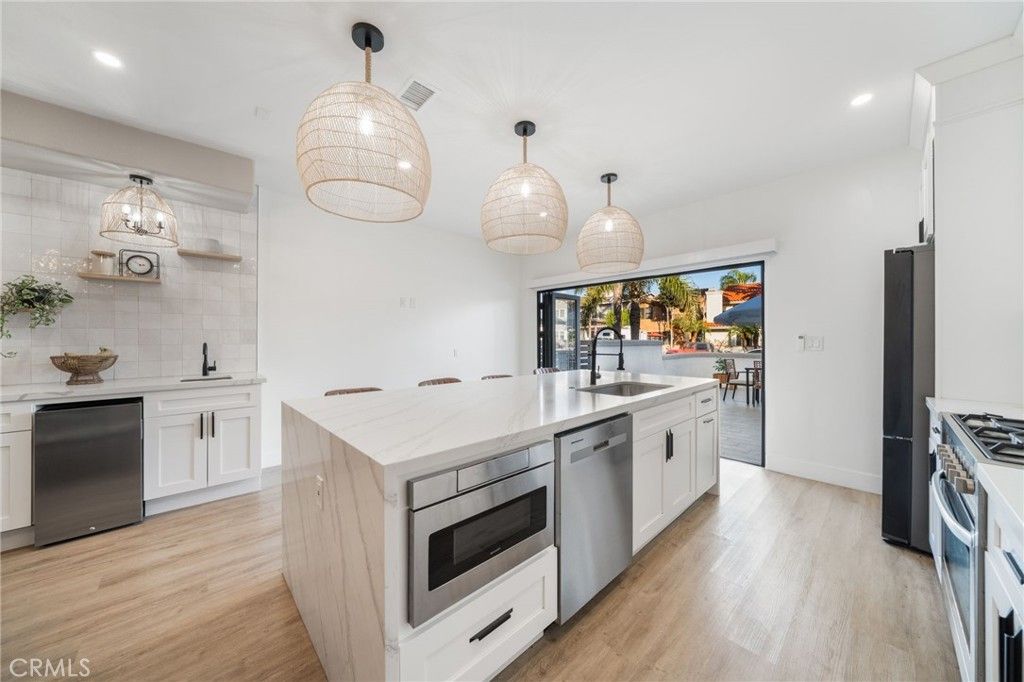 Image 16 of property listing at 511 9th, Huntington Beach, CA 92648