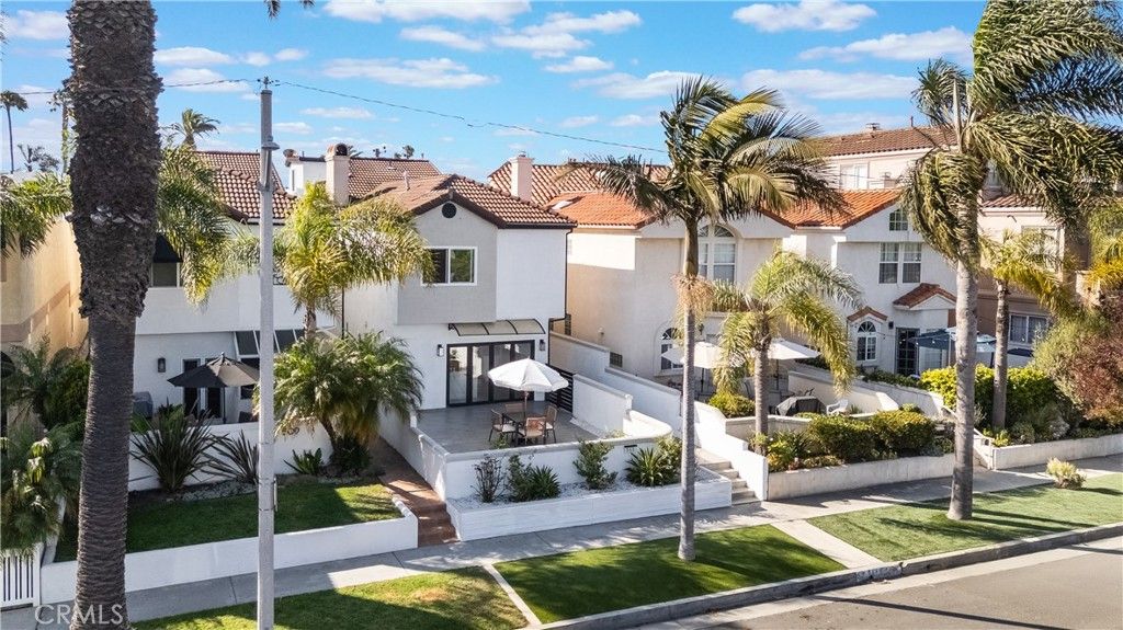 Image 2 of property listing at 511 9th, Huntington Beach, CA 92648