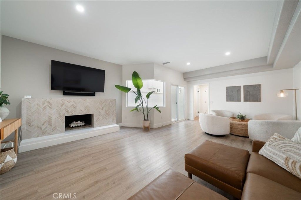 Image 21 of property listing at 511 9th, Huntington Beach, CA 92648