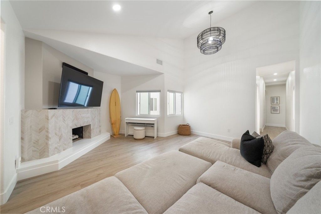 Image 26 of property listing at 511 9th, Huntington Beach, CA 92648