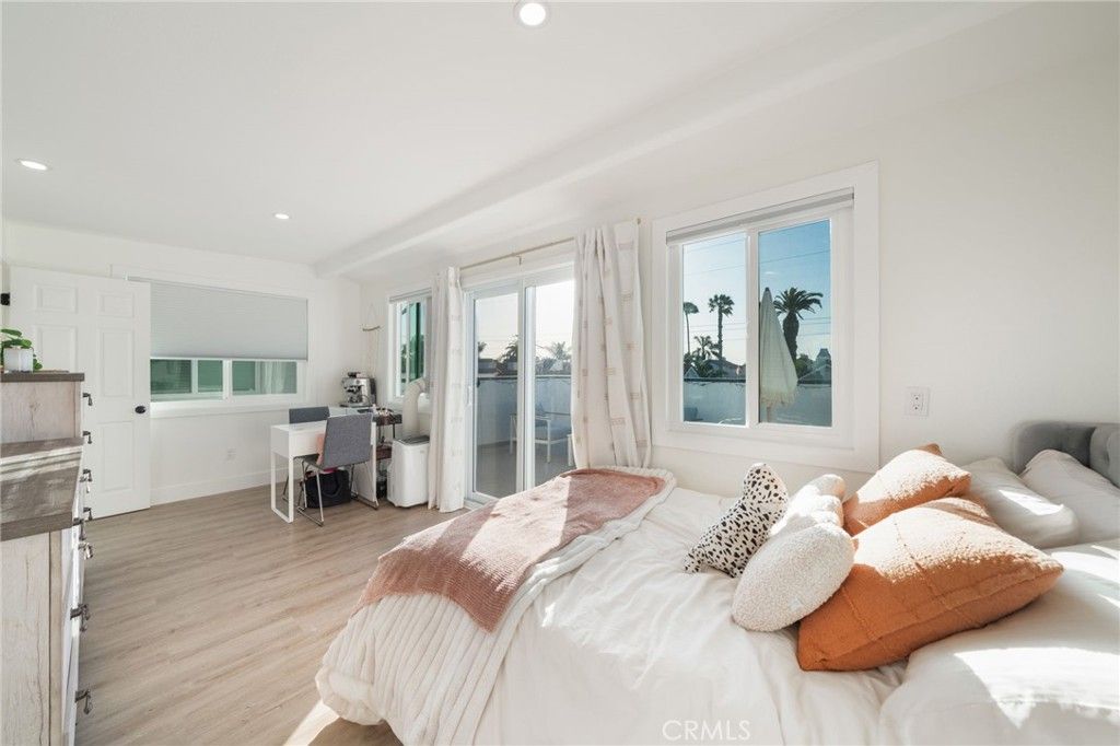Image 39 of property listing at 511 9th, Huntington Beach, CA 92648