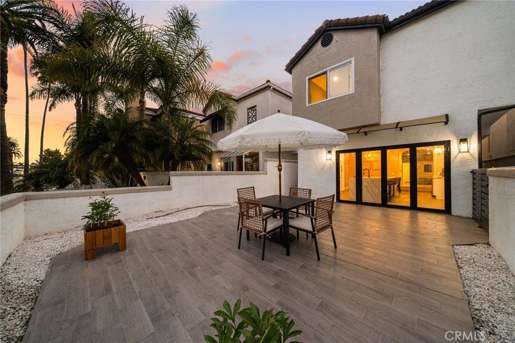 Image 5 of property listing at 511 9th, Huntington Beach, CA 92648