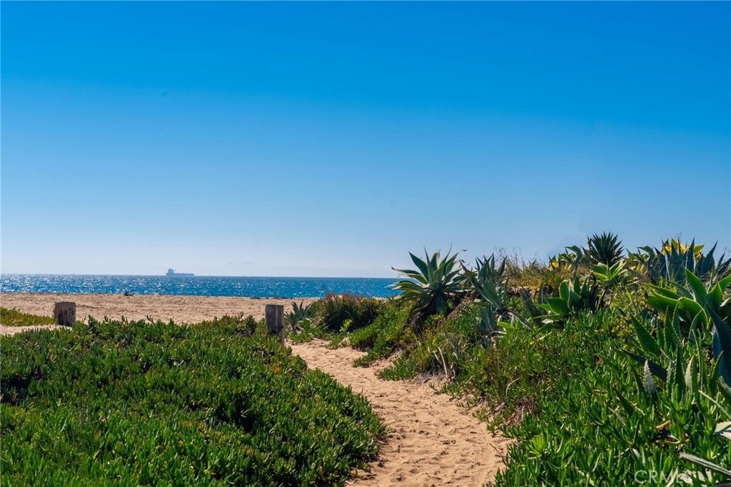 Image 50 of property listing at 511 9th, Huntington Beach, CA 92648
