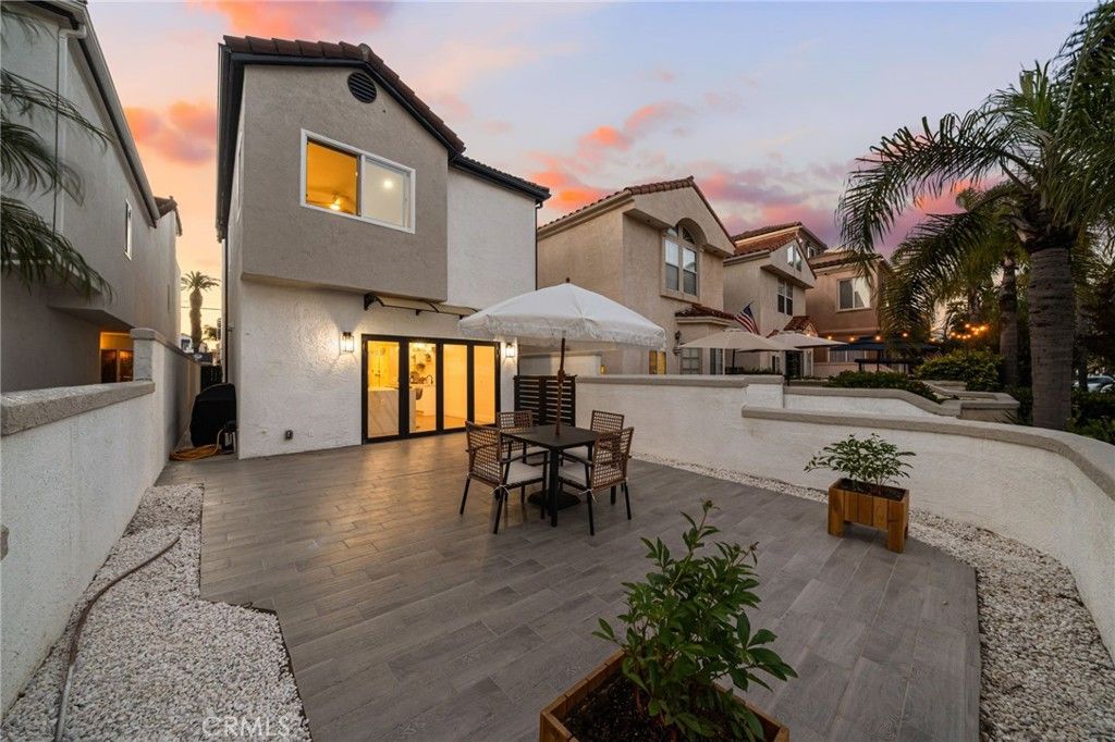 Image 6 of property listing at 511 9th, Huntington Beach, CA 92648