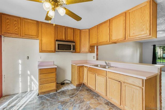 458 Ridgeway Ct, Spring Valley, CA 91977