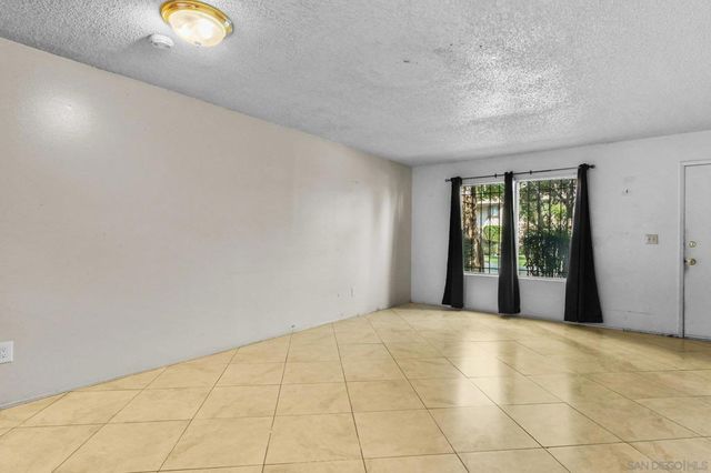 458 Ridgeway Ct, Spring Valley, CA 91977