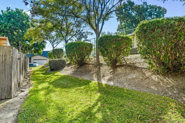 458 Ridgeway Ct, Spring Valley, CA 91977