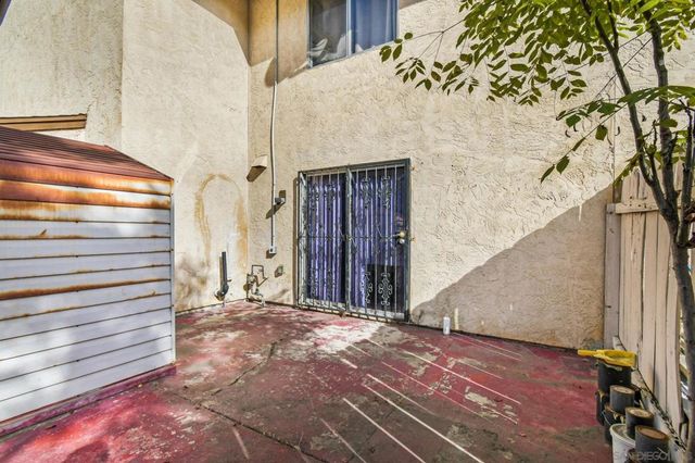 458 Ridgeway Ct, Spring Valley, CA 91977