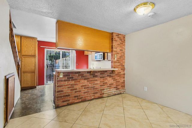 458 Ridgeway Ct, Spring Valley, CA 91977