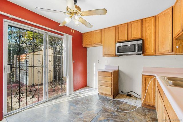 458 Ridgeway Ct, Spring Valley, CA 91977