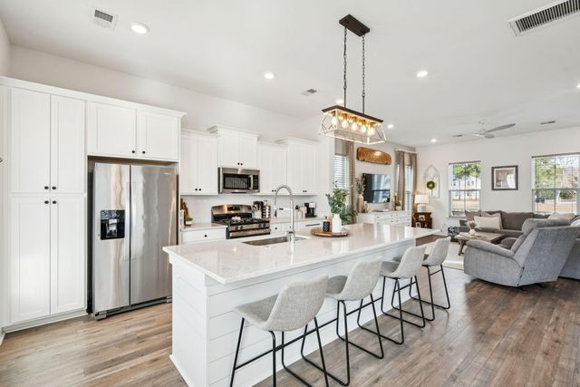 403 N Commodore Way, Summerville, SC 29483