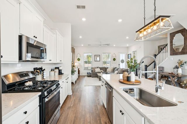 403 N Commodore Way, Summerville, SC 29483