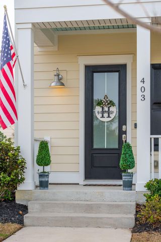 403 N Commodore Way, Summerville, SC 29483