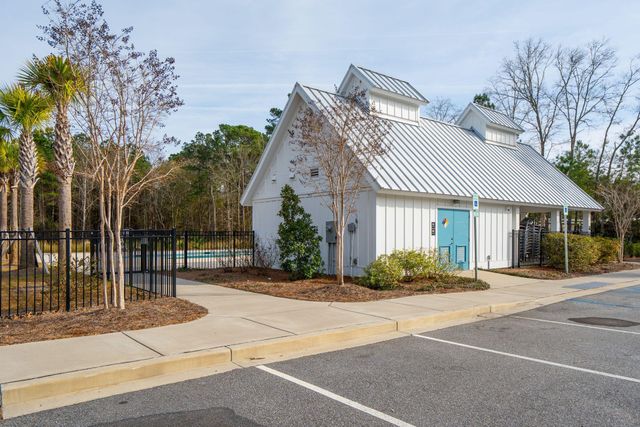 403 N Commodore Way, Summerville, SC 29483