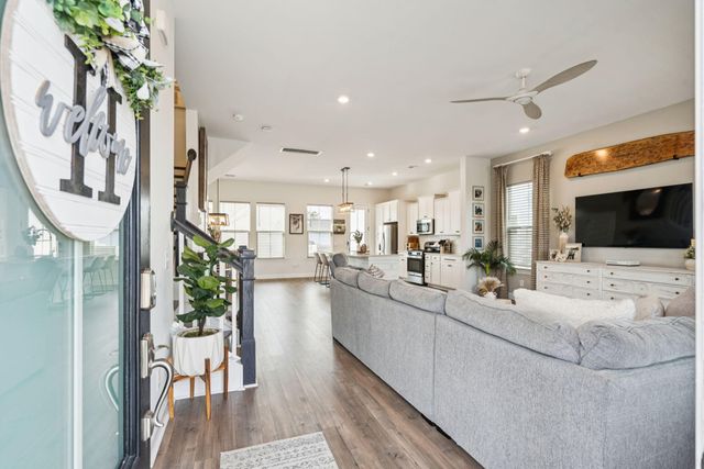 403 N Commodore Way, Summerville, SC 29483