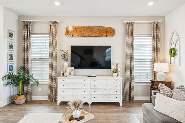 403 N Commodore Way, Summerville, SC 29483