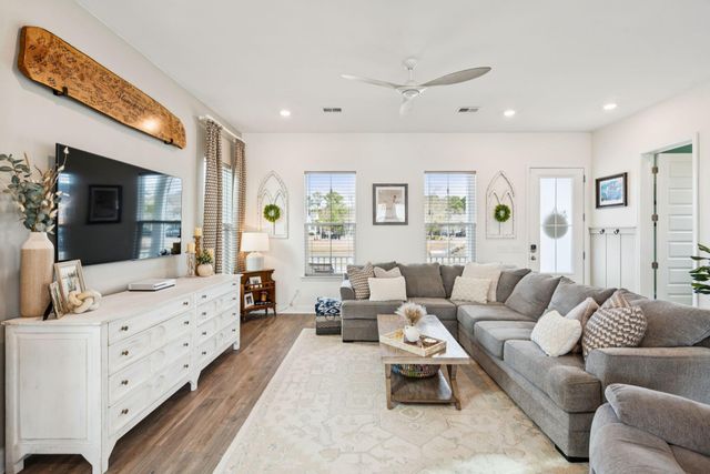 403 N Commodore Way, Summerville, SC 29483