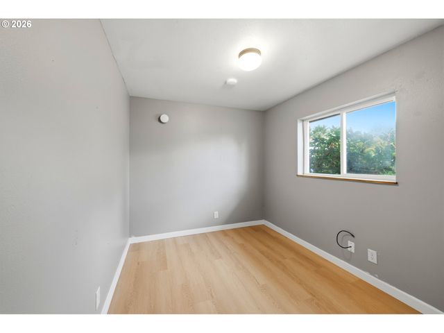 1208 DOLA St, Eugene, OR 97402