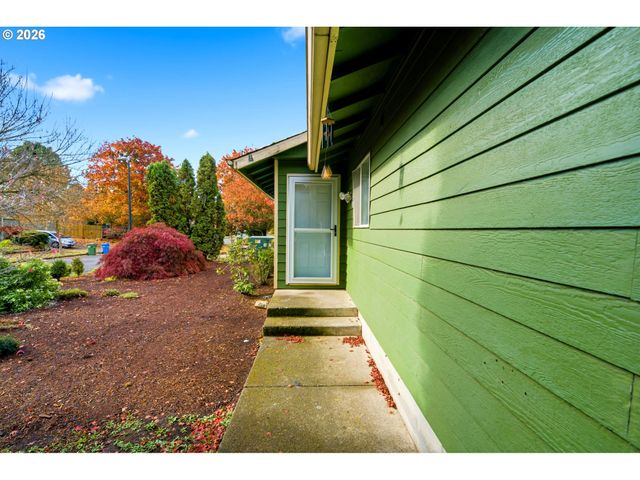 1208 DOLA St, Eugene, OR 97402