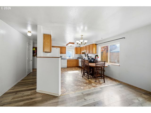 1208 DOLA St, Eugene, OR 97402