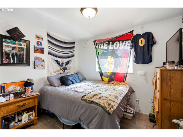 1208 DOLA St, Eugene, OR 97402