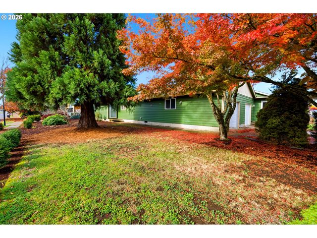 1208 DOLA St, Eugene, OR 97402