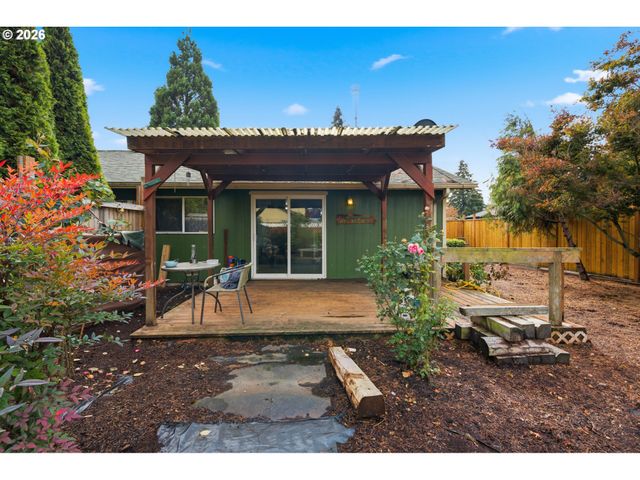 1208 DOLA St, Eugene, OR 97402
