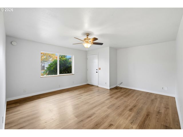 1208 DOLA St, Eugene, OR 97402