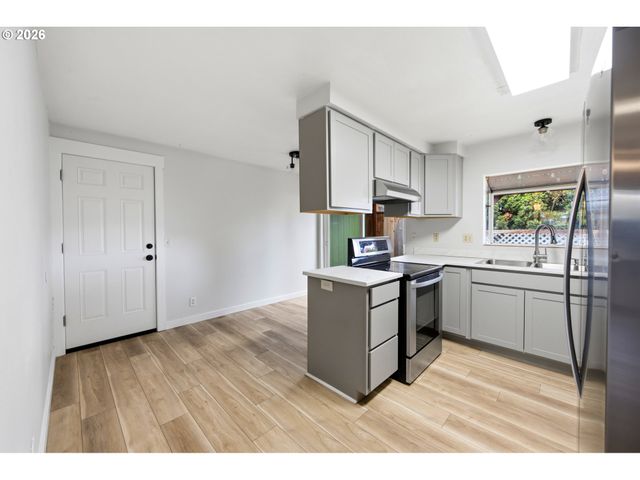1208 DOLA St, Eugene, OR 97402
