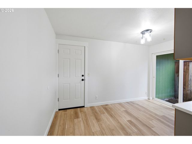 1208 DOLA St, Eugene, OR 97402
