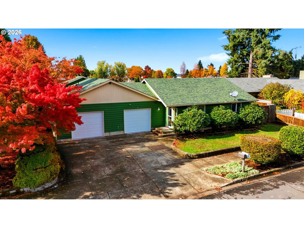 1208 DOLA St, Eugene, OR 97402