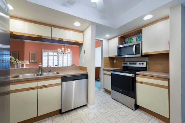 12530 SW 94th Ln, Miami, FL 33186