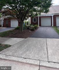 44397 OAKMONT MANOR SQ, Ashburn, VA 20147