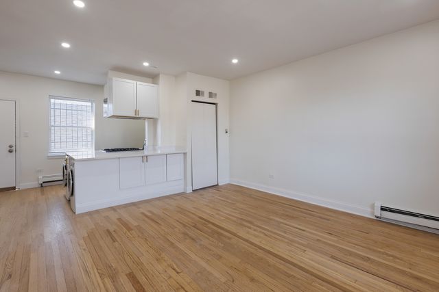 543 E 60TH Street 4, Chicago, IL 60637