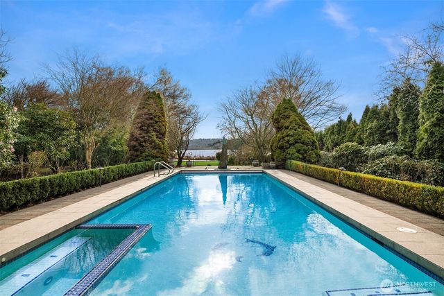 3925 NE Surber Drive, Seattle, WA 98105