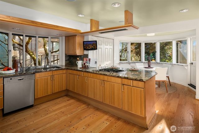 3925 NE Surber Drive, Seattle, WA 98105