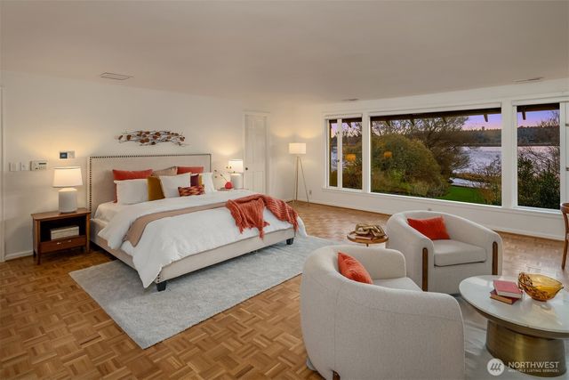 3925 NE Surber Drive, Seattle, WA 98105