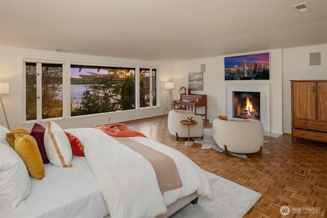 3925 NE Surber Drive, Seattle, WA 98105