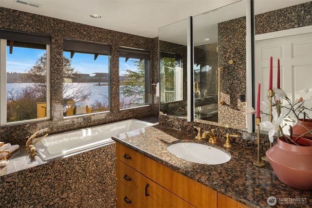 3925 NE Surber Drive, Seattle, WA 98105