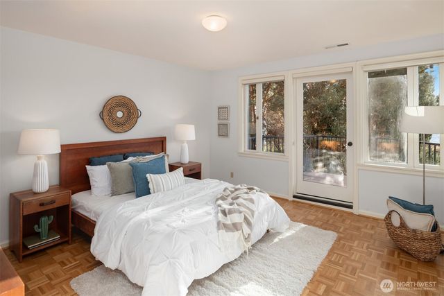 3925 NE Surber Drive, Seattle, WA 98105