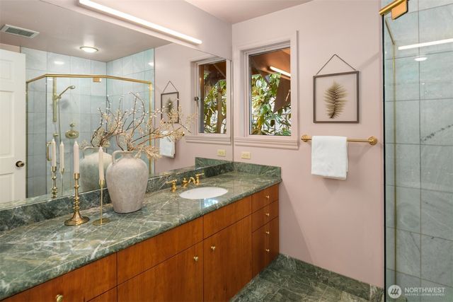 3925 NE Surber Drive, Seattle, WA 98105