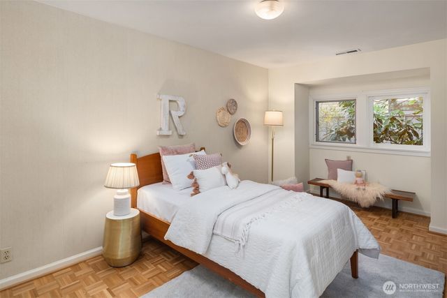 3925 NE Surber Drive, Seattle, WA 98105