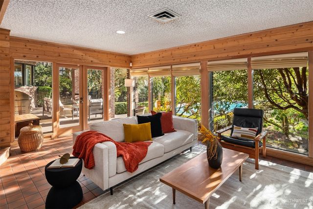 3925 NE Surber Drive, Seattle, WA 98105