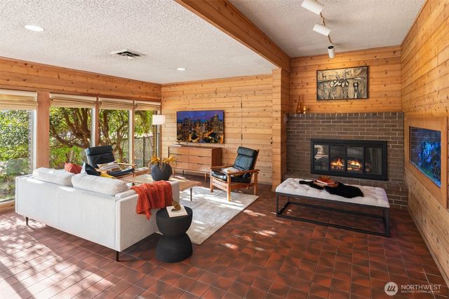 3925 NE Surber Drive, Seattle, WA 98105