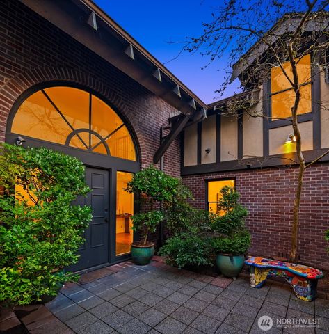 3925 NE Surber Drive, Seattle, WA 98105