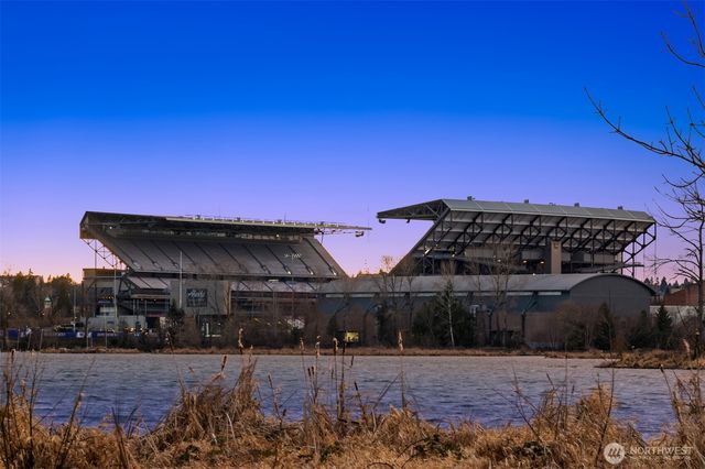 3925 NE Surber Drive, Seattle, WA 98105