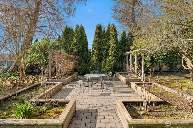 3925 NE Surber Drive, Seattle, WA 98105